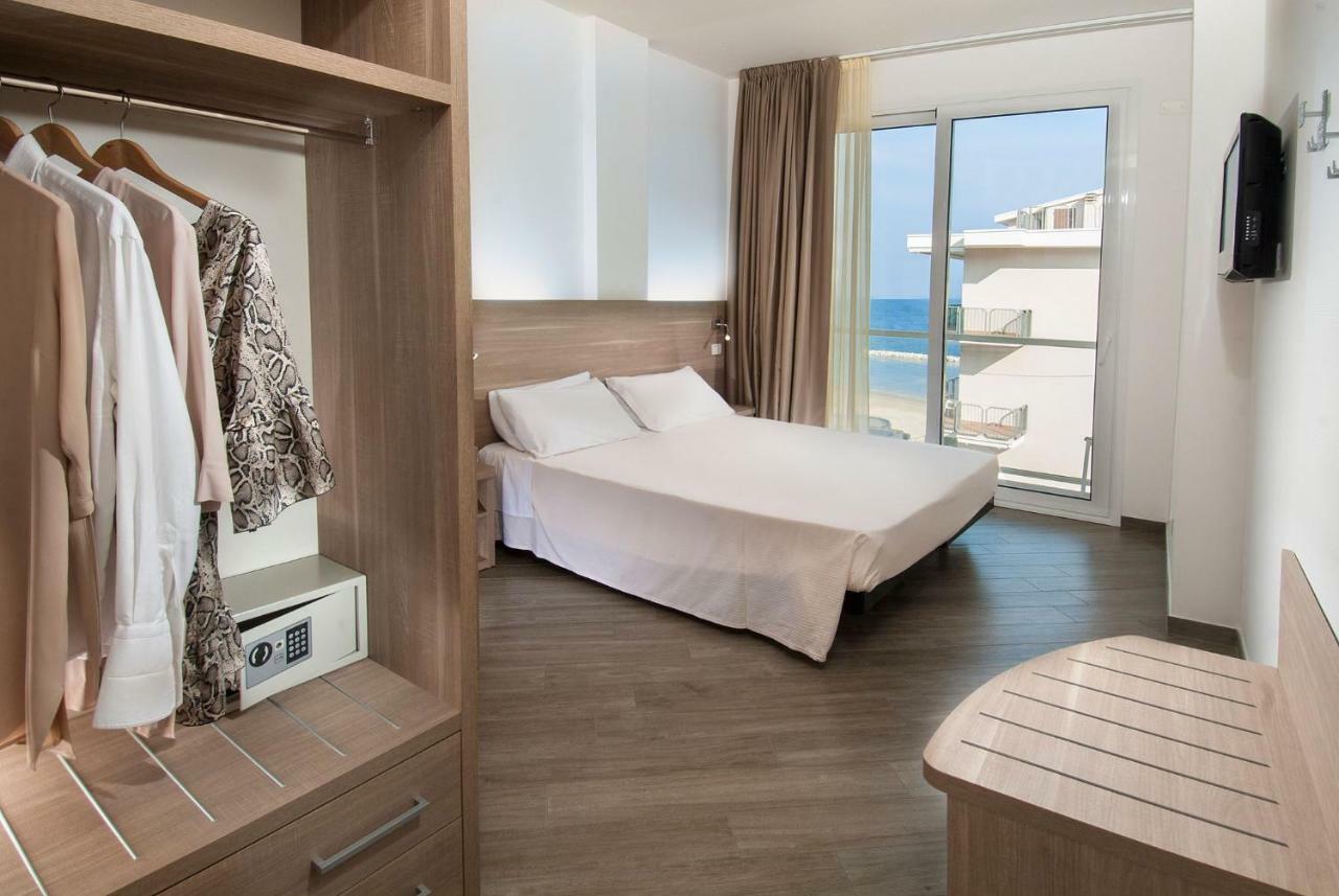Hotel Atlantic & Spa Gabicce Mare Eksteriør billede